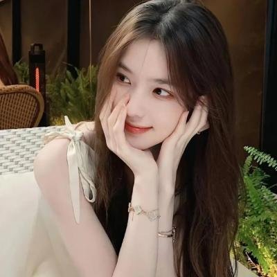 品牌活动现场直击：当红小花新恋情浮出水面，前后半年最新进展